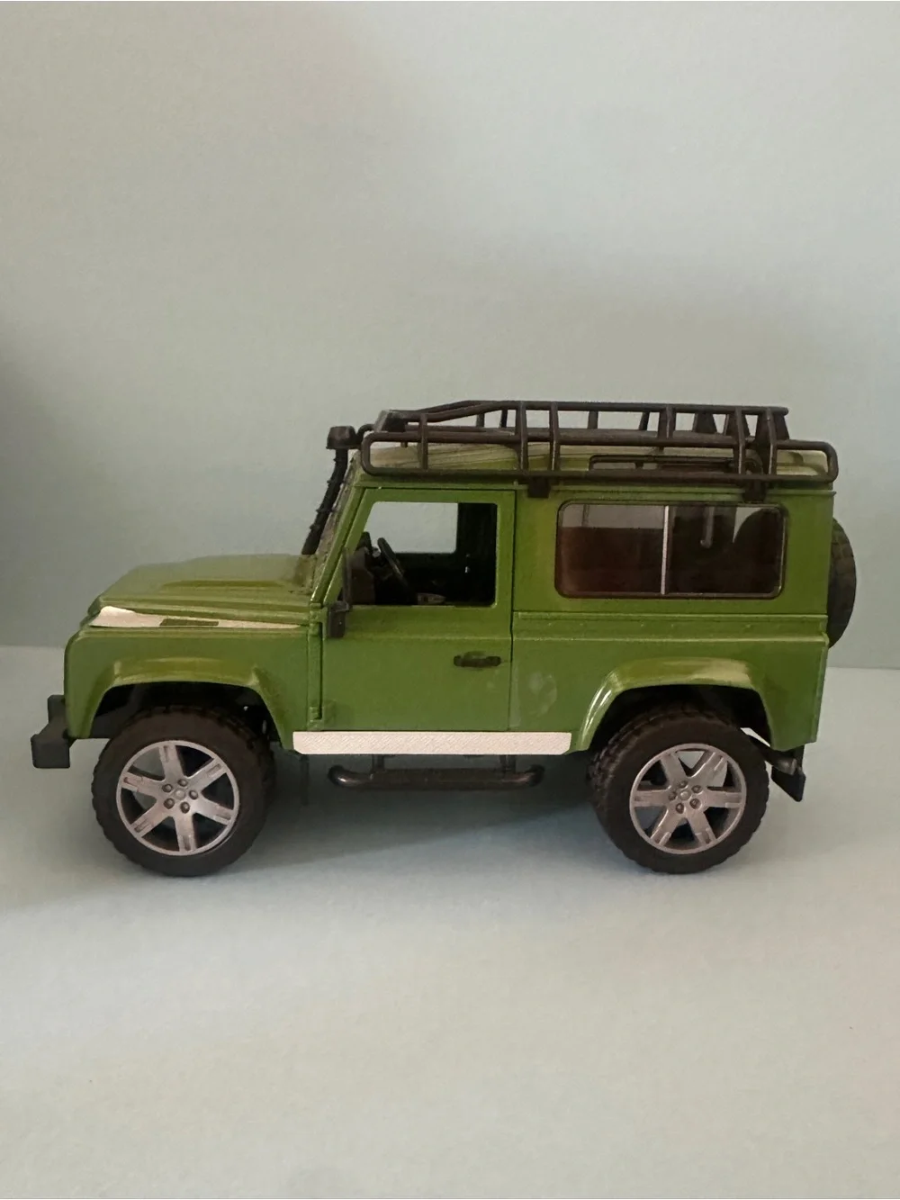 Bruder Land Rover Defender Station Wagon in olive green